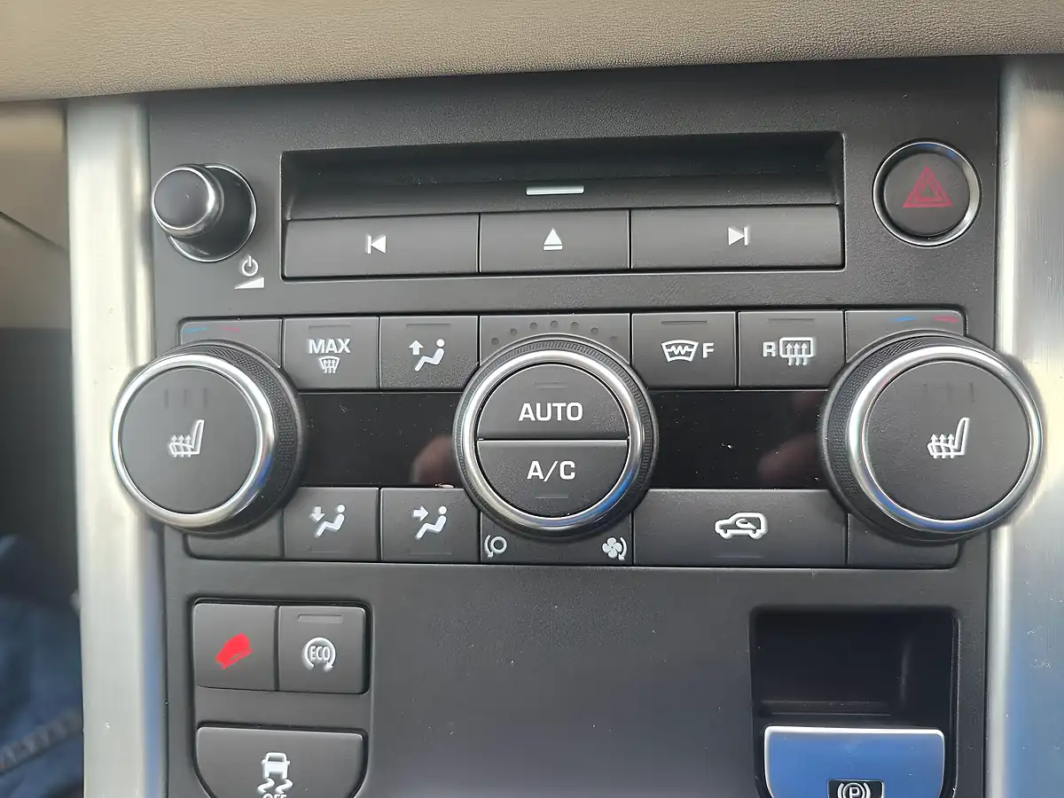 Used 2014 Land Rover Range Rover Evoque Pure Tech White - Interior and Exterior details 9