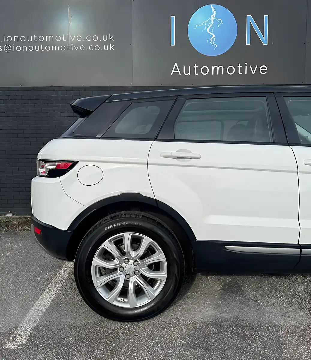 Used 2014 Land Rover Range Rover Evoque Pure Tech White - Interior and Exterior details 12