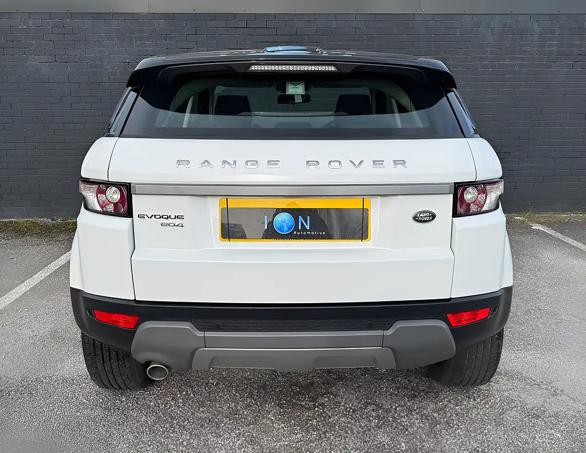 Used 2014 Land Rover Range Rover Evoque Pure Tech White - Interior and Exterior details 14