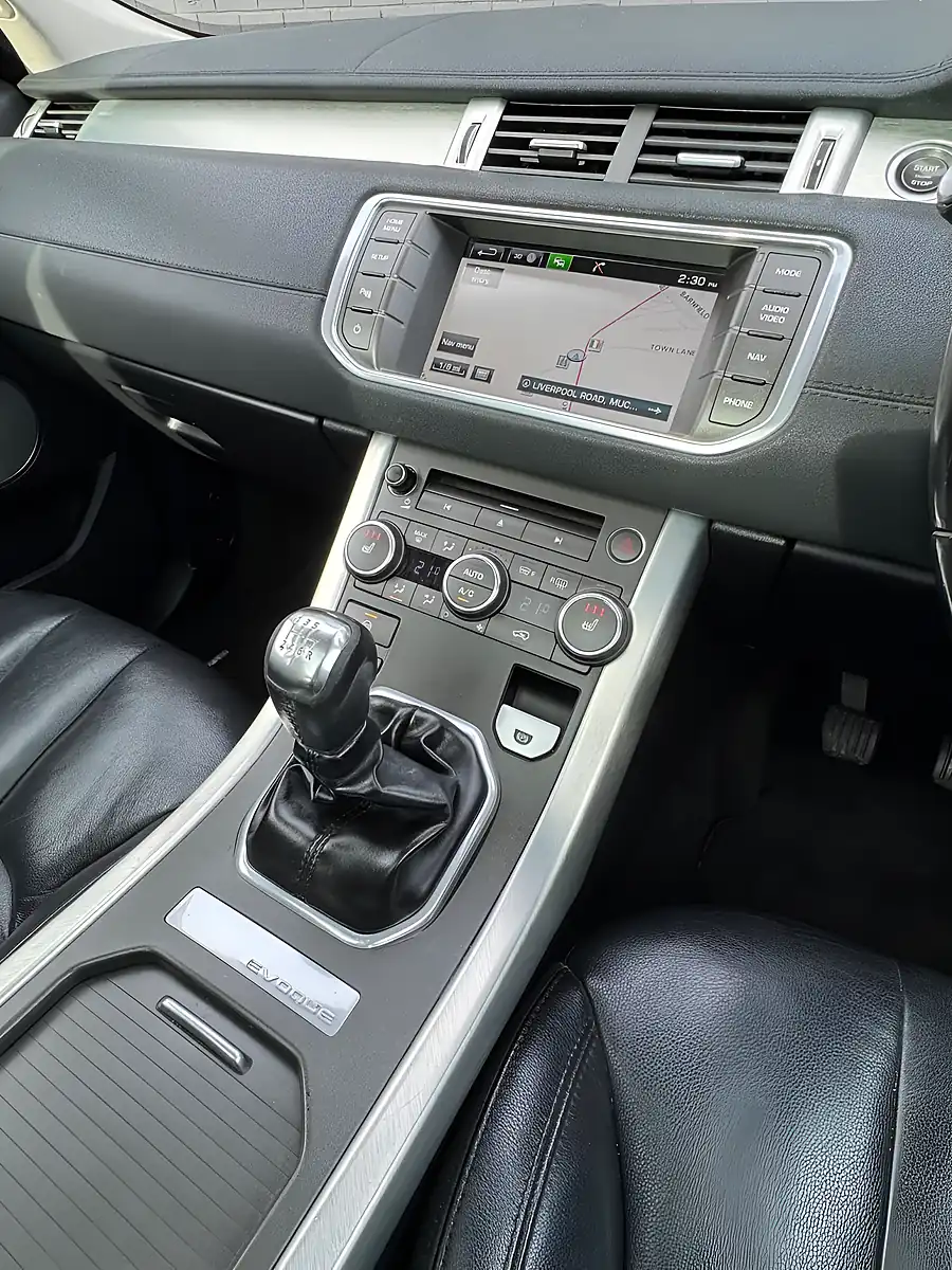 Used 2014 Land Rover Range Rover Evoque Pure Tech White - Interior and Exterior details 16