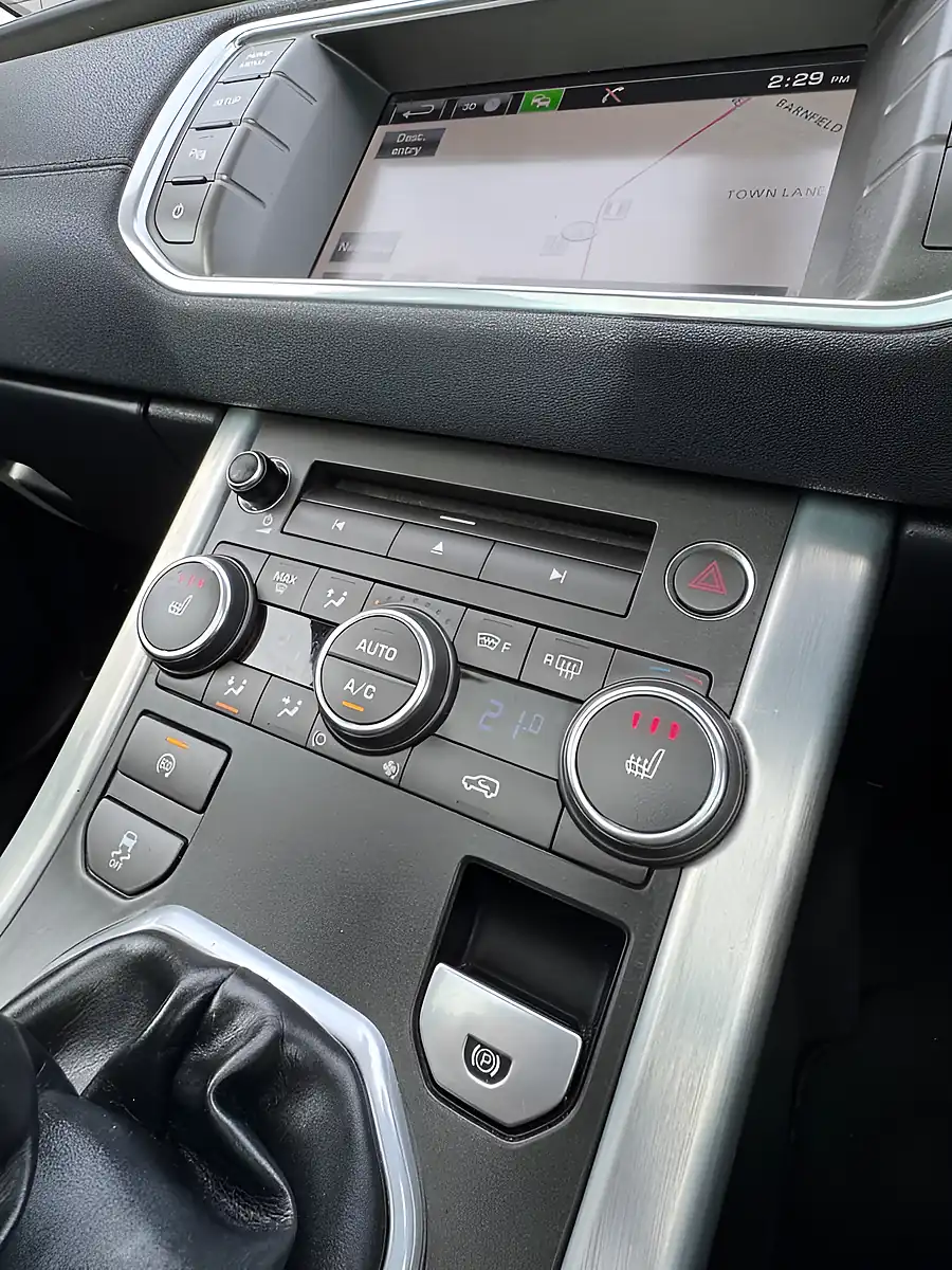 Used 2014 Land Rover Range Rover Evoque Pure Tech White - Interior and Exterior details 18