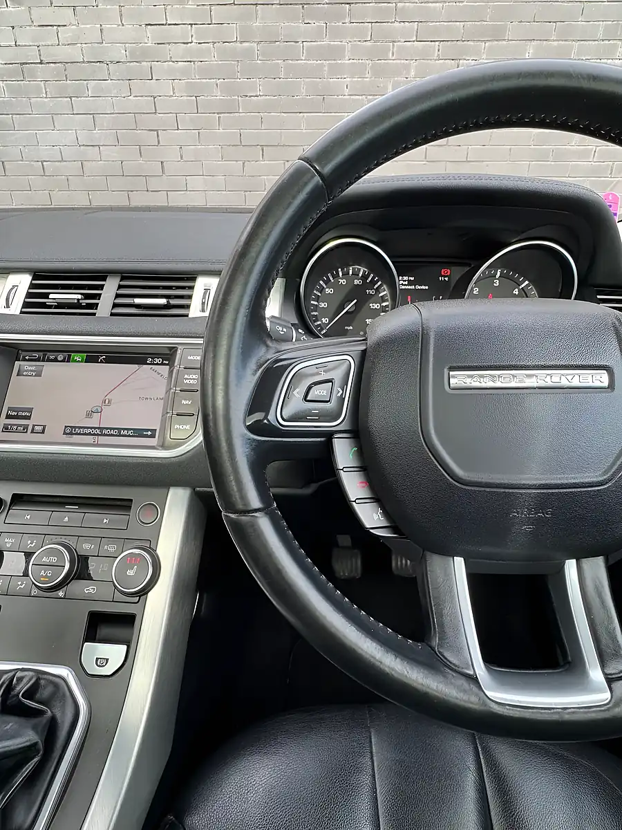 Used 2014 Land Rover Range Rover Evoque Pure Tech White - Interior and Exterior details 20