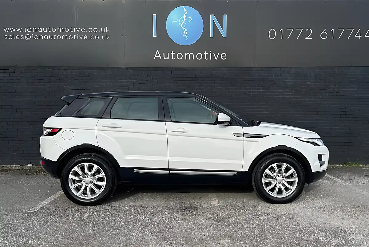 Used 2014 Land Rover Range Rover Evoque Pure Tech White - Interior and Exterior details 3