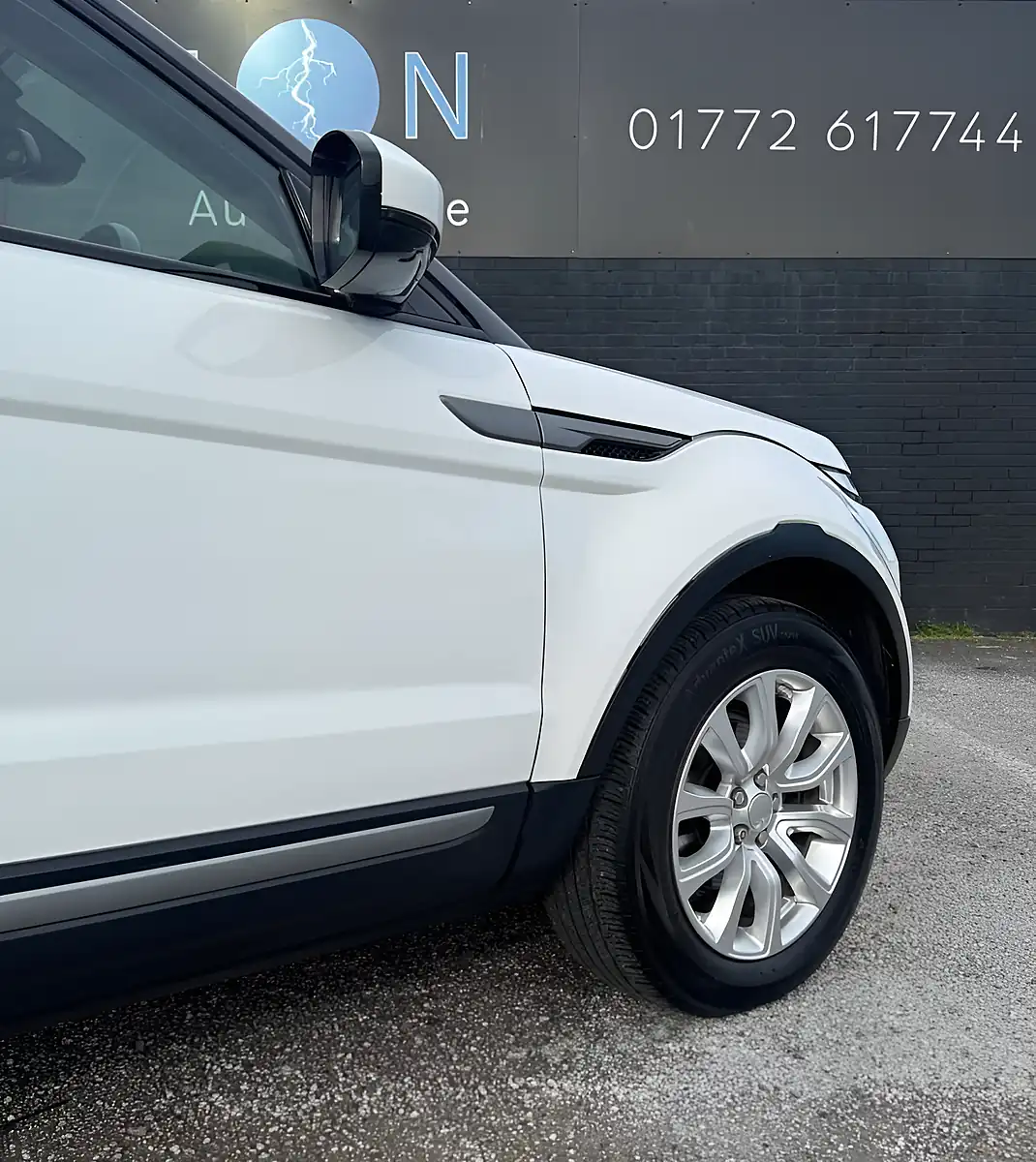 Used 2014 Land Rover Range Rover Evoque Pure Tech White - Interior and Exterior details 6