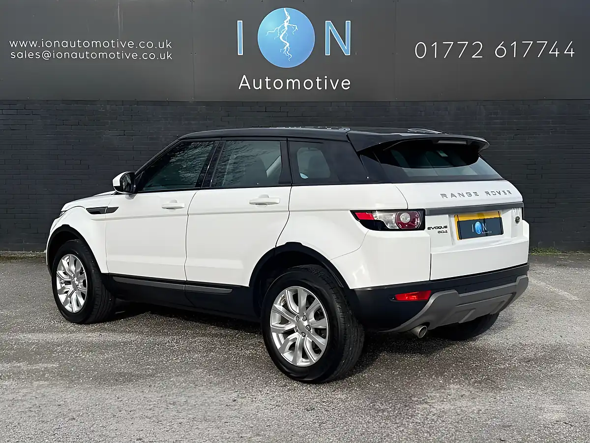 Used 2014 Land Rover Range Rover Evoque Pure Tech White - Interior and Exterior details 8