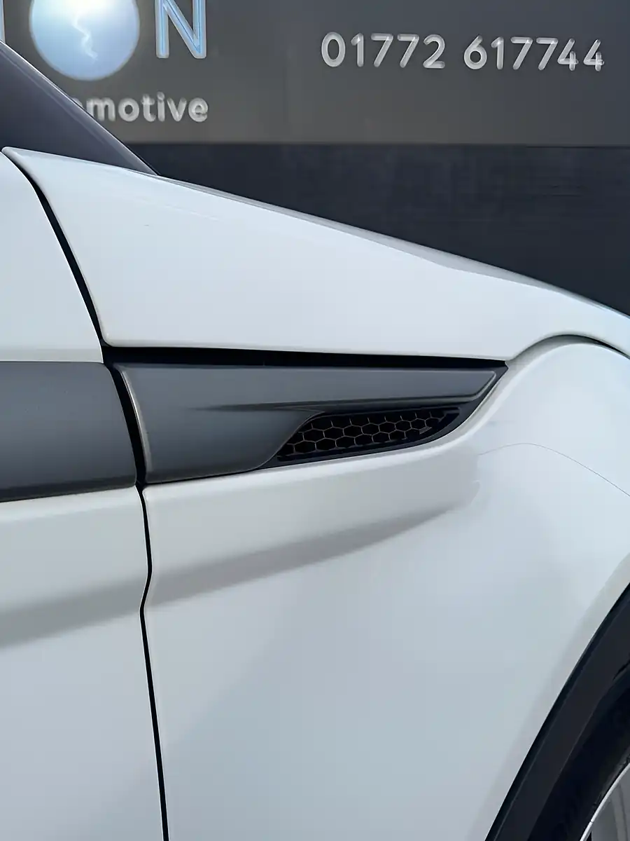 Used 2014 Land Rover Range Rover Evoque Pure Tech White - Interior and Exterior details 9