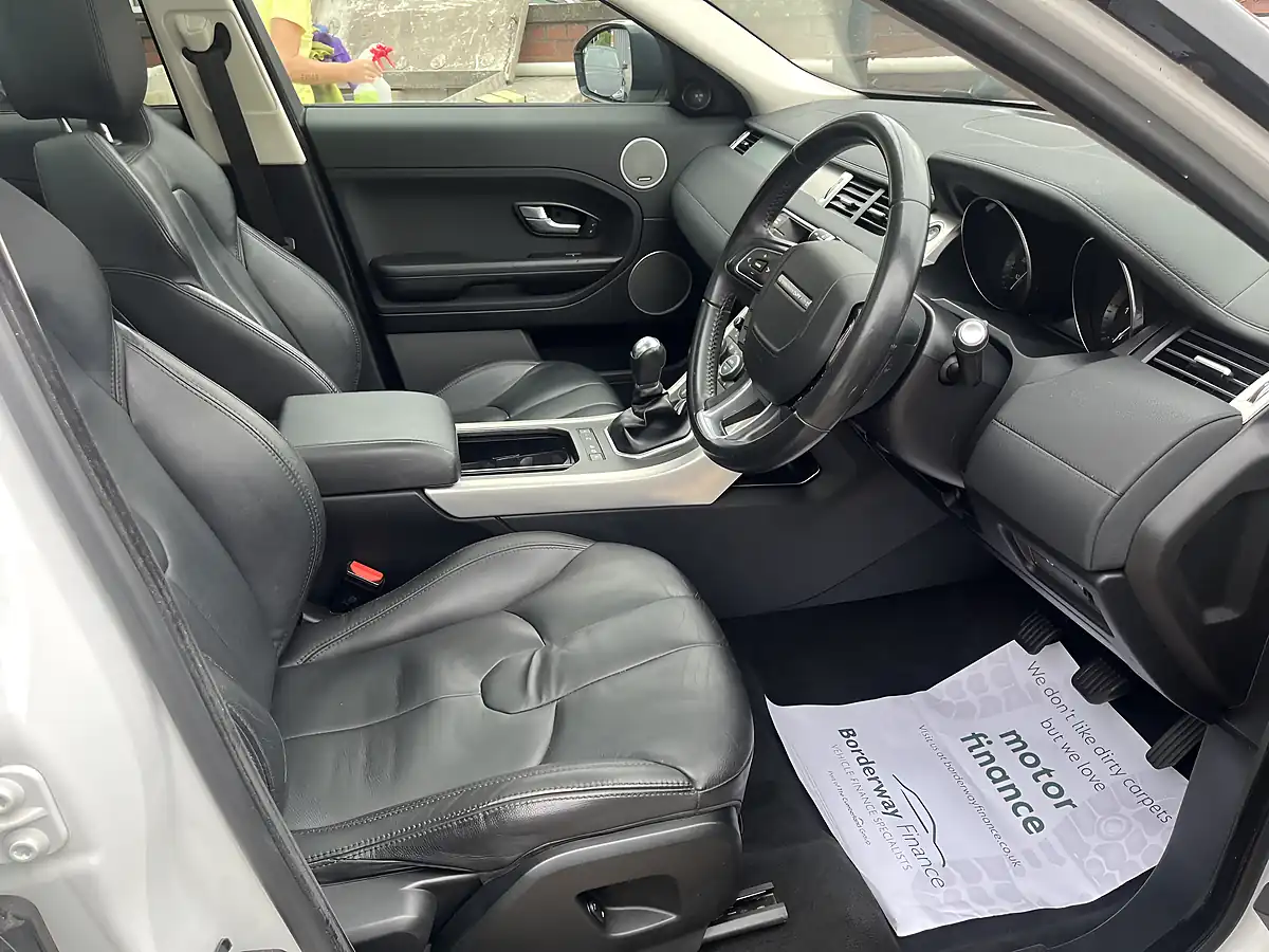 Used 2014 Land Rover Range Rover Evoque Pure Tech White - Interior and Exterior details 11