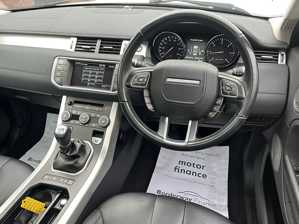 Used 2014 Land Rover Range Rover Evoque Pure Tech White - Interior and Exterior details 12