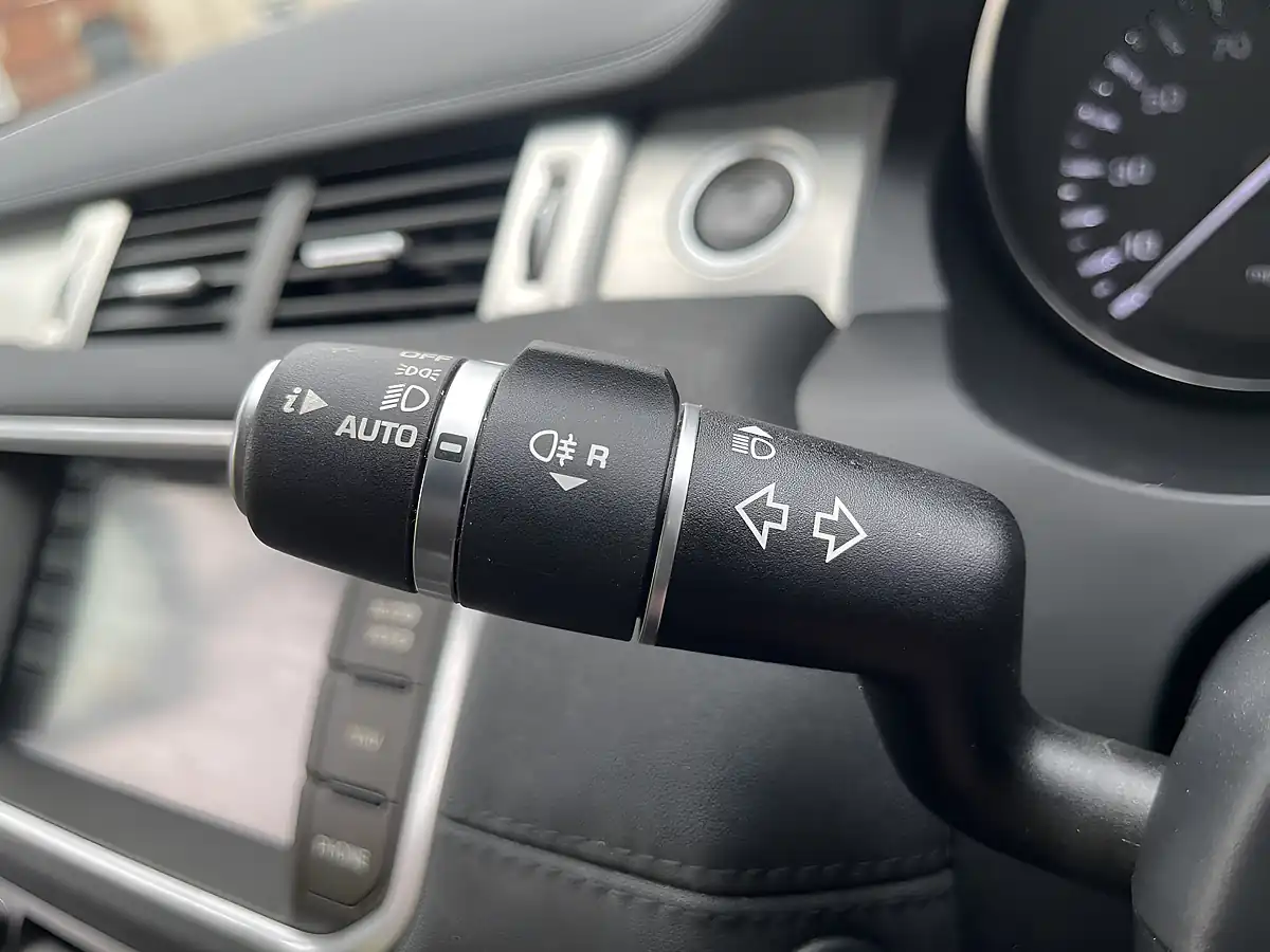 Used 2014 Land Rover Range Rover Evoque Pure Tech White - Interior and Exterior details 13