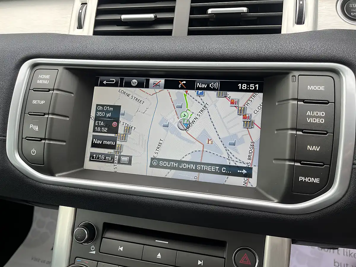 Used 2014 Land Rover Range Rover Evoque Pure Tech White - Interior and Exterior details 15