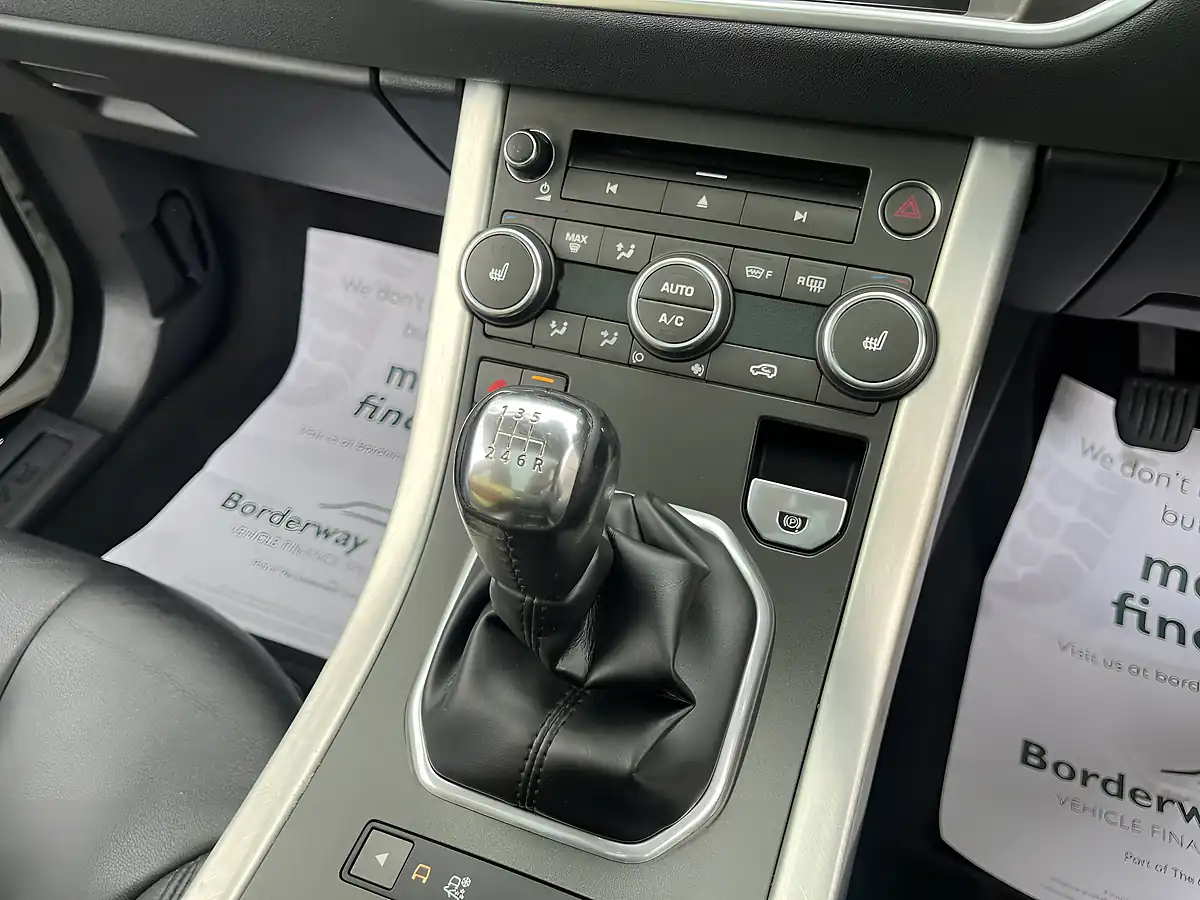Used 2014 Land Rover Range Rover Evoque Pure Tech White - Interior and Exterior details 17