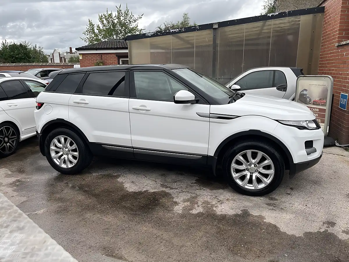 Used 2014 Land Rover Range Rover Evoque Pure Tech White - Interior and Exterior details 4
