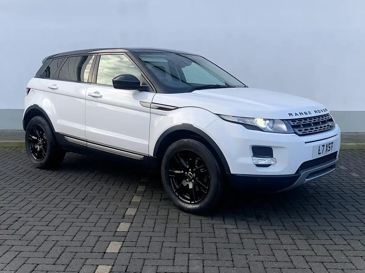 Used 2014 Land Rover Range Rover Evoque Pure Tech White - Interior and Exterior details 3