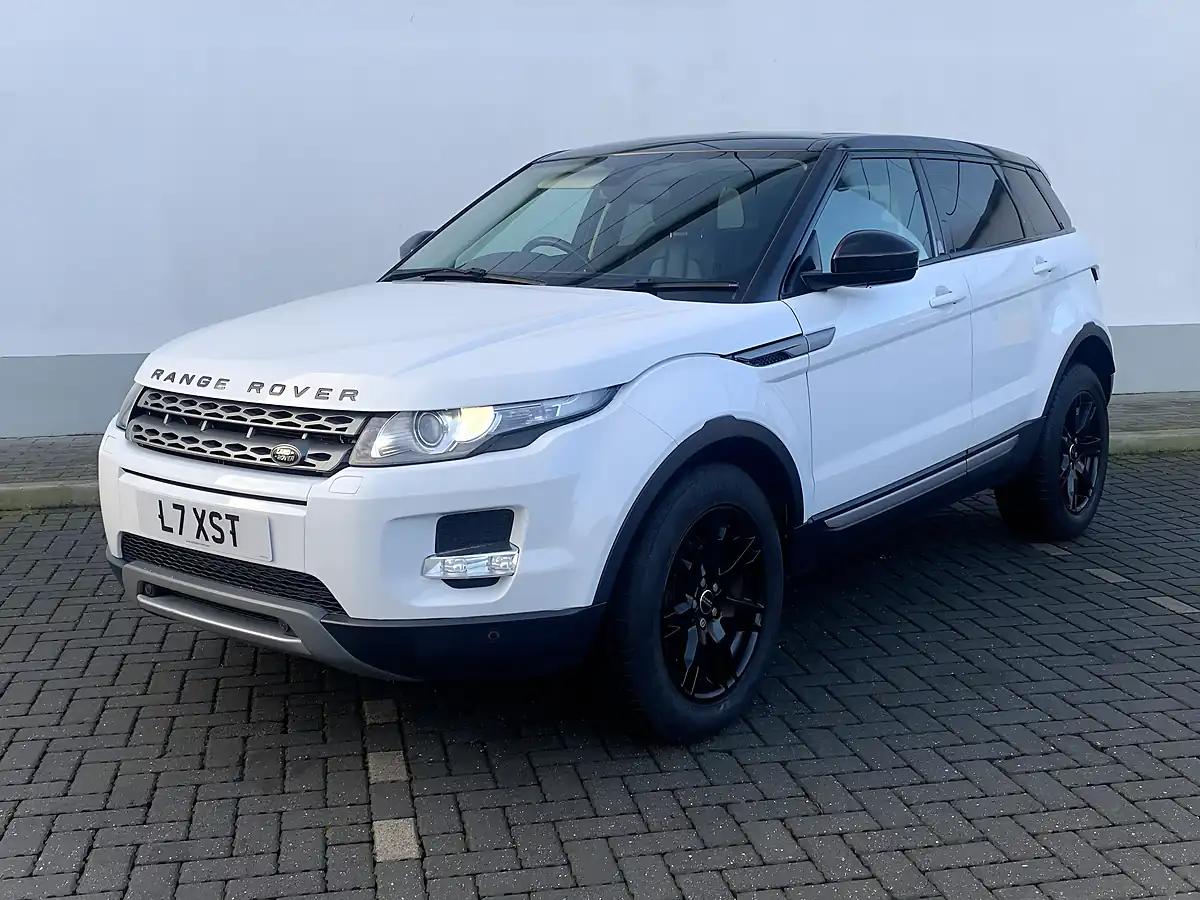 Used 2014 Land Rover Range Rover Evoque Pure Tech White - Interior and Exterior details 4