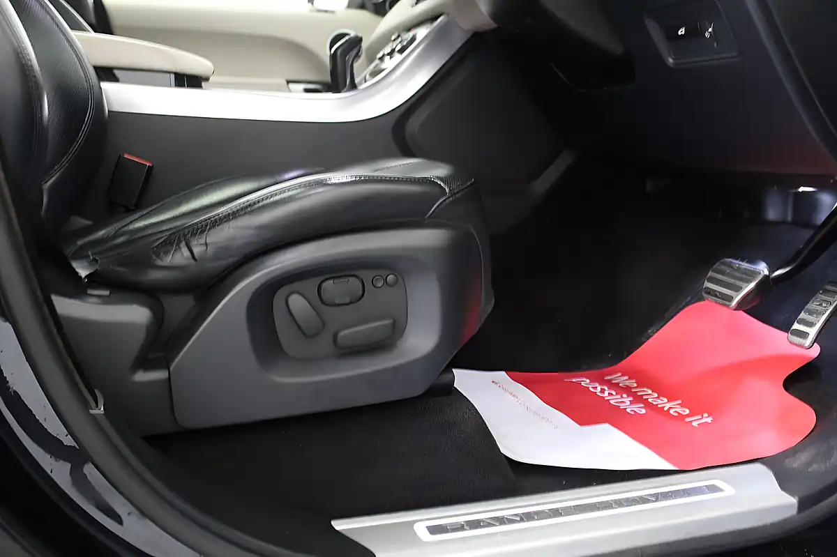 Used 2014 Land Rover Range Rover Sport Hse Dynamic Black - Interior and Exterior details 17