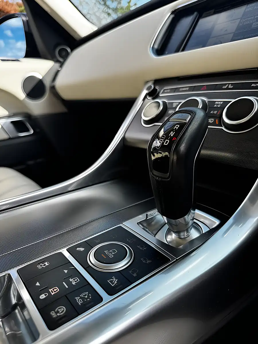 Used 2014 Land Rover Range Rover Sport Hse Dynamic Black - Interior and Exterior details 17