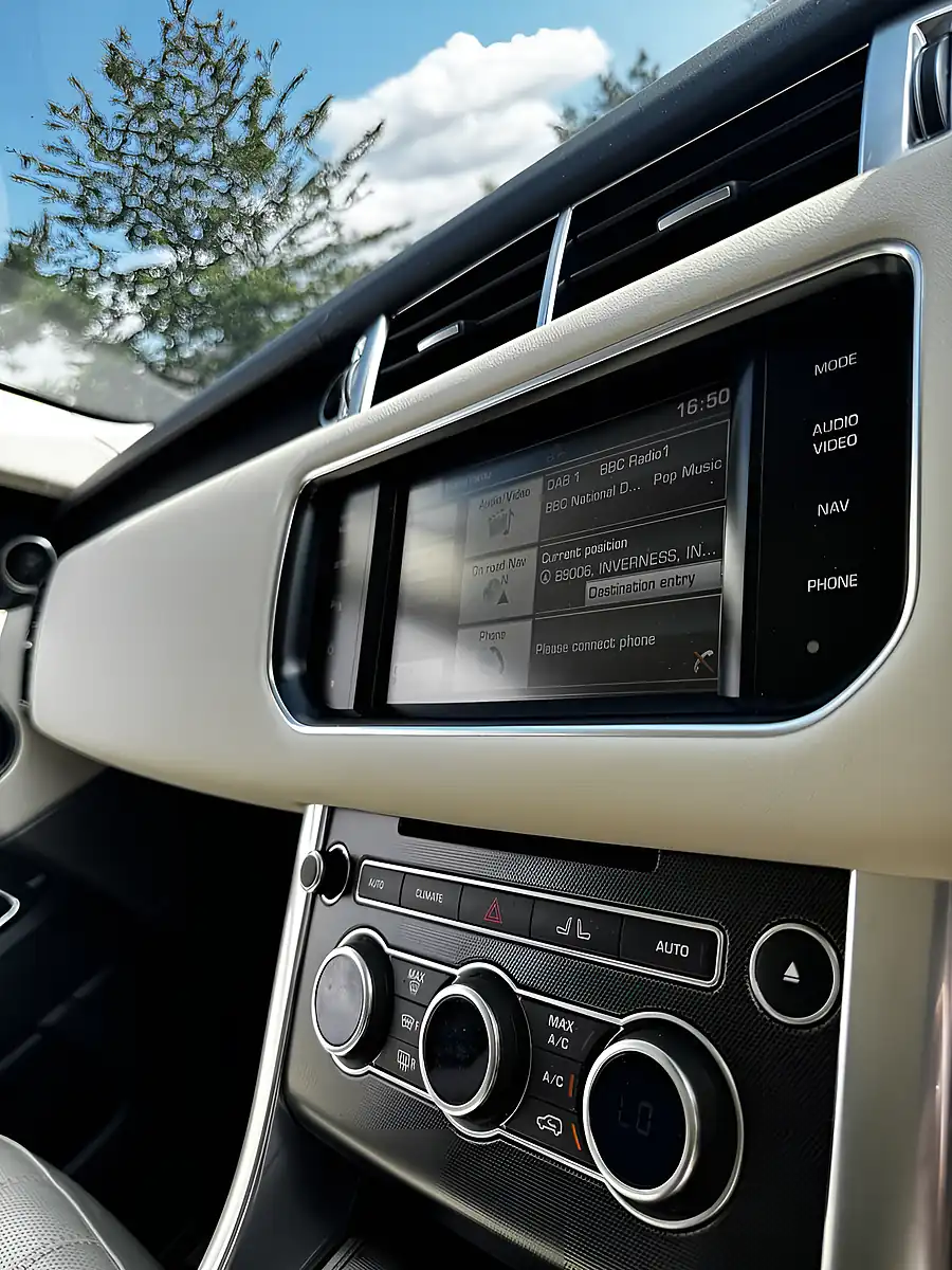 Used 2014 Land Rover Range Rover Sport Hse Dynamic Black - Interior and Exterior details 18
