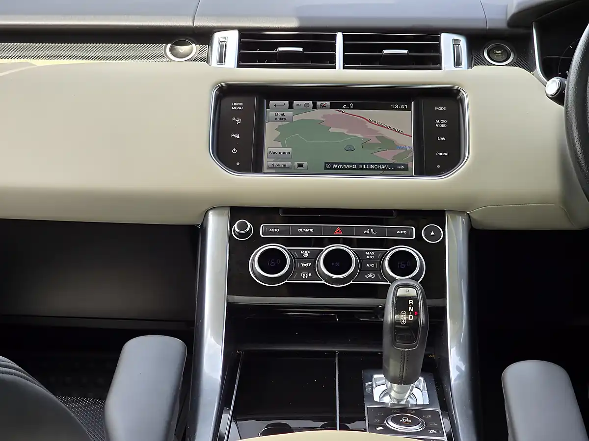 Used 2014 Land Rover Range Rover Sport Hse Dynamic White - Interior and Exterior details 9