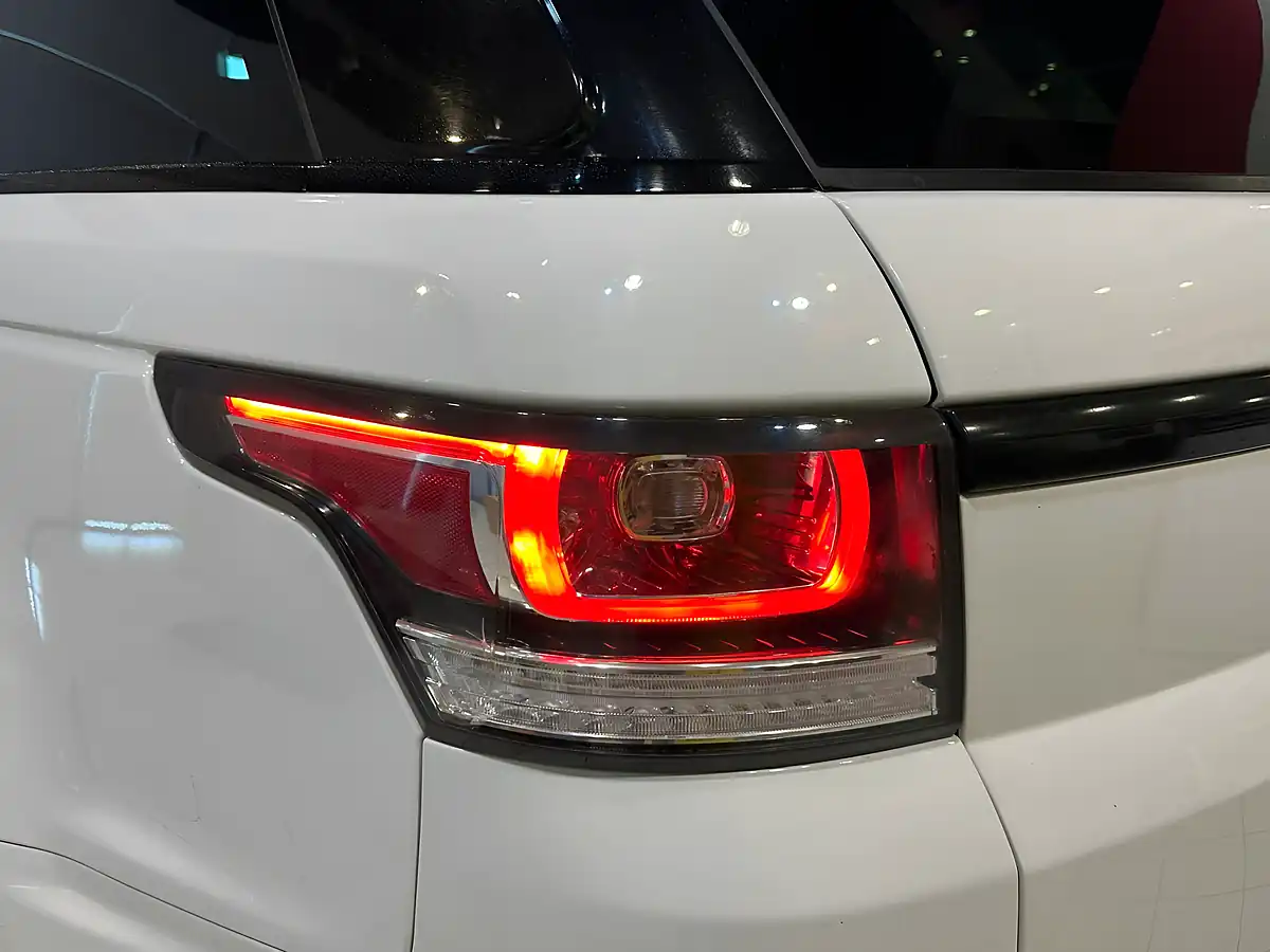 Used 2014 Land Rover Range Rover Sport Hse White - Interior and Exterior details 8