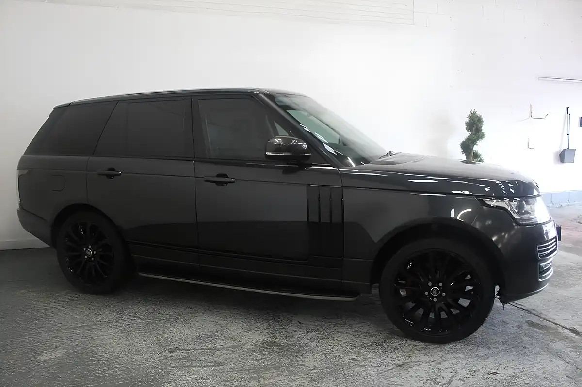 Used 2014 Land Rover Range Rover Vogue Grey - Interior and Exterior details 3