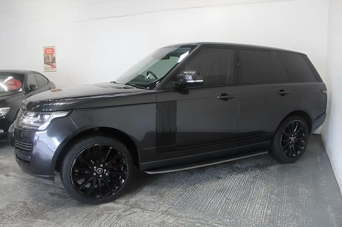 Used 2014 Land Rover Range Rover Vogue Grey - Interior and Exterior details 4