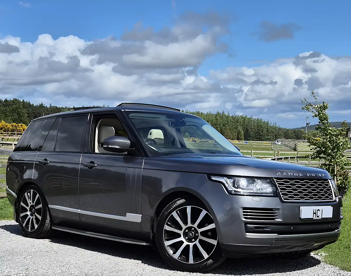 Used 2014 Land Rover Range Rover Vogue Grey - Front View