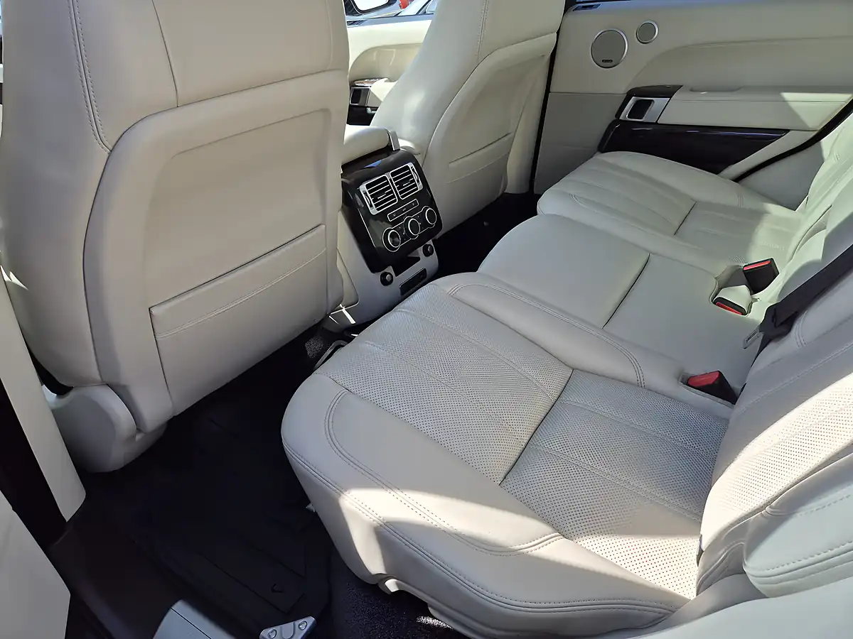 Used 2014 Land Rover Range Rover Vogue Grey - Interior and Exterior details 16