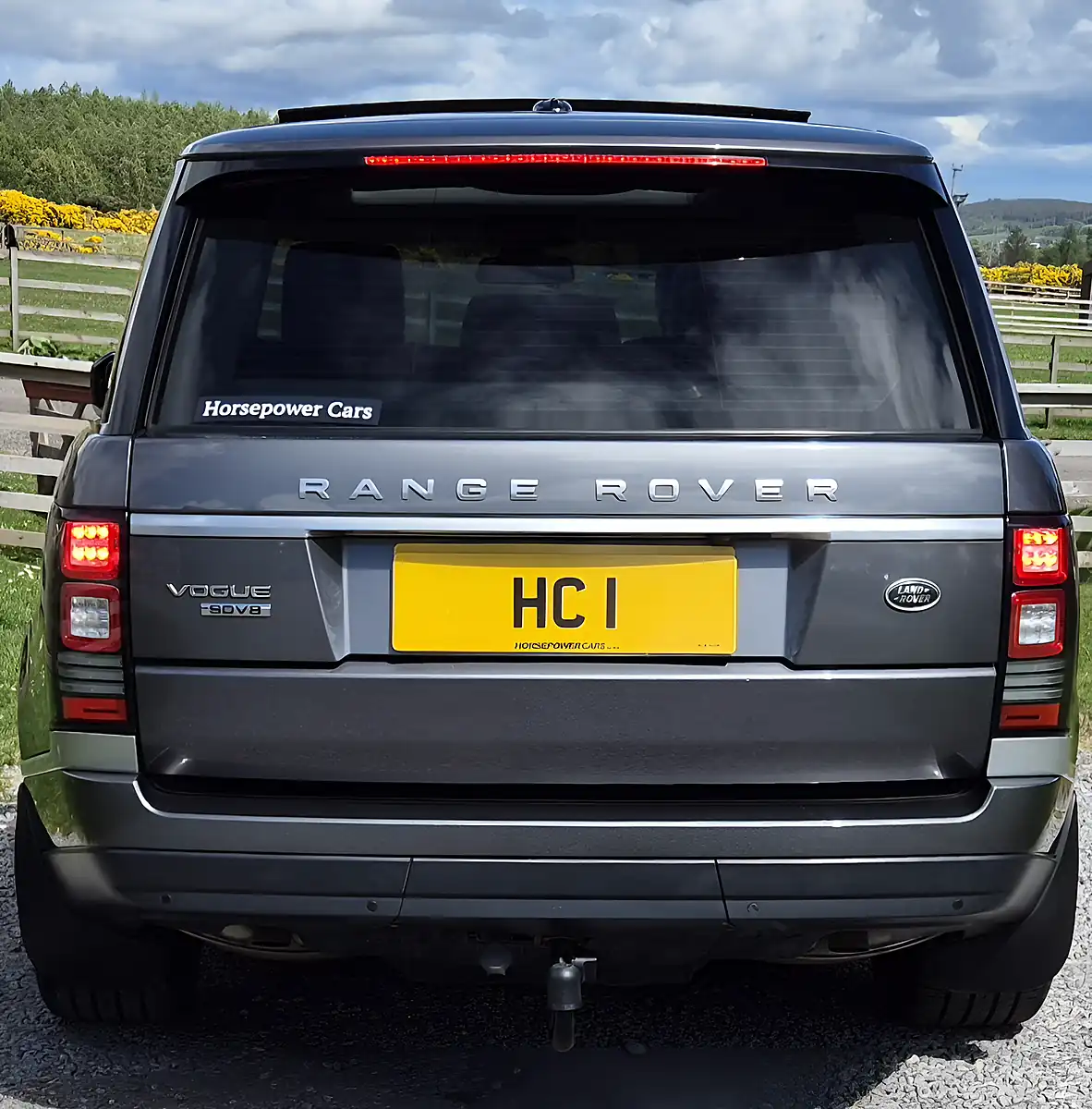 Used 2014 Land Rover Range Rover Vogue Grey - Interior and Exterior details 4