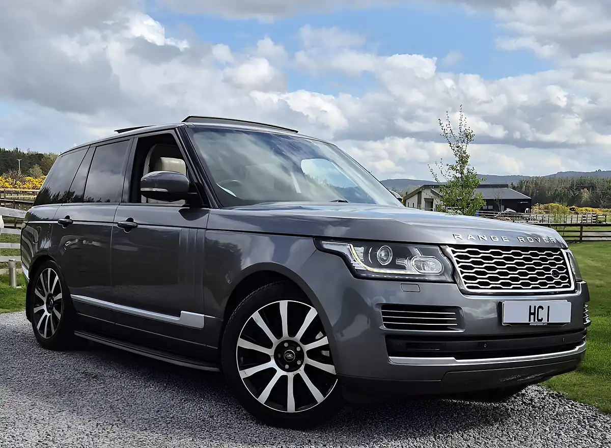 Used 2014 Land Rover Range Rover Vogue Grey - Front View