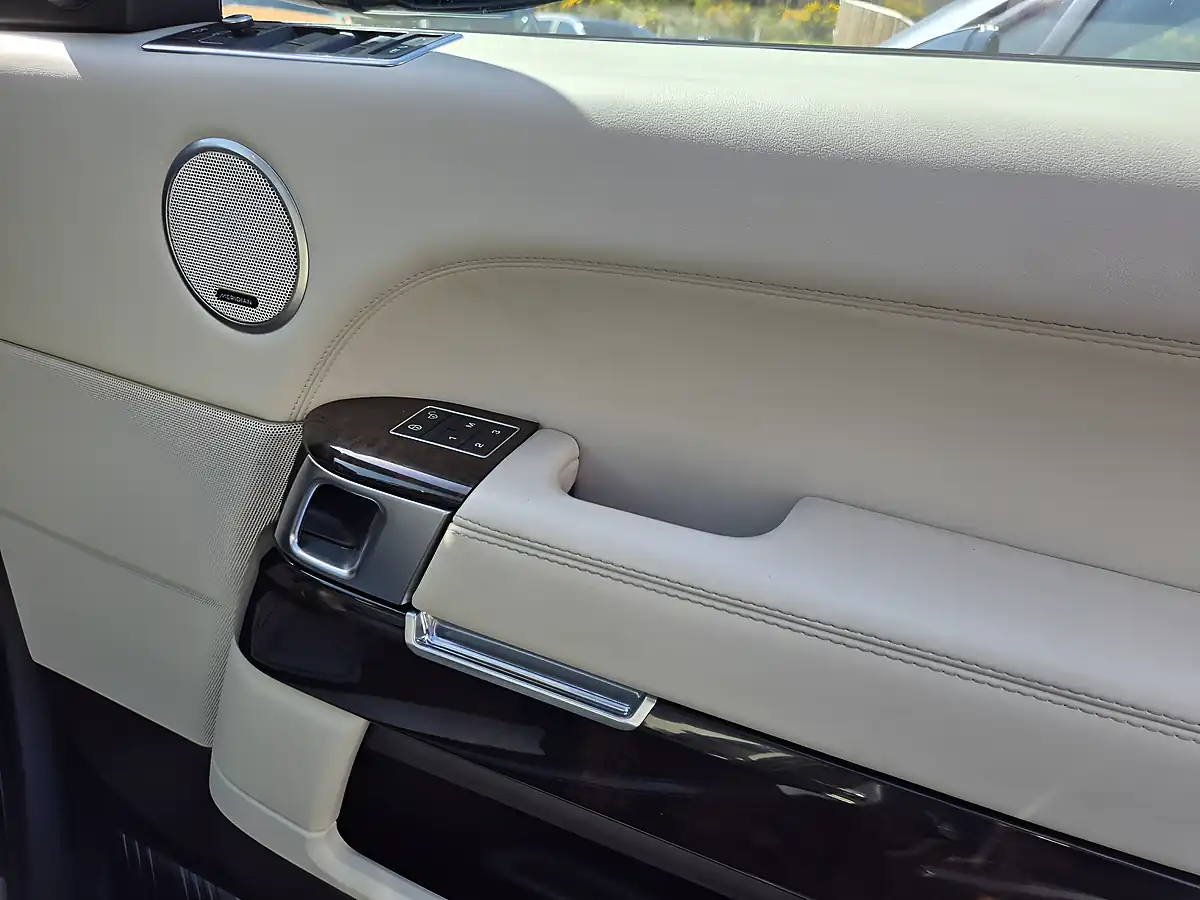 Used 2014 Land Rover Range Rover Vogue Grey - Interior and Exterior details 12