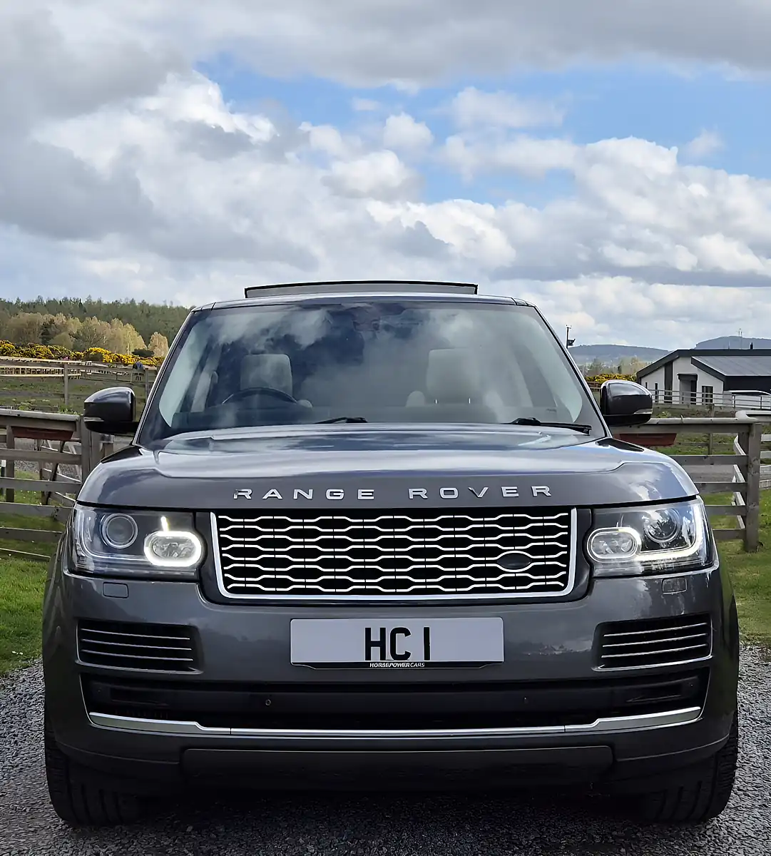 Used 2014 Land Rover Range Rover Vogue Grey - Interior and Exterior details 3