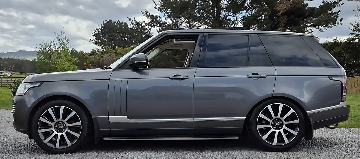 Used 2014 Land Rover Range Rover Vogue Grey - Interior and Exterior details 6