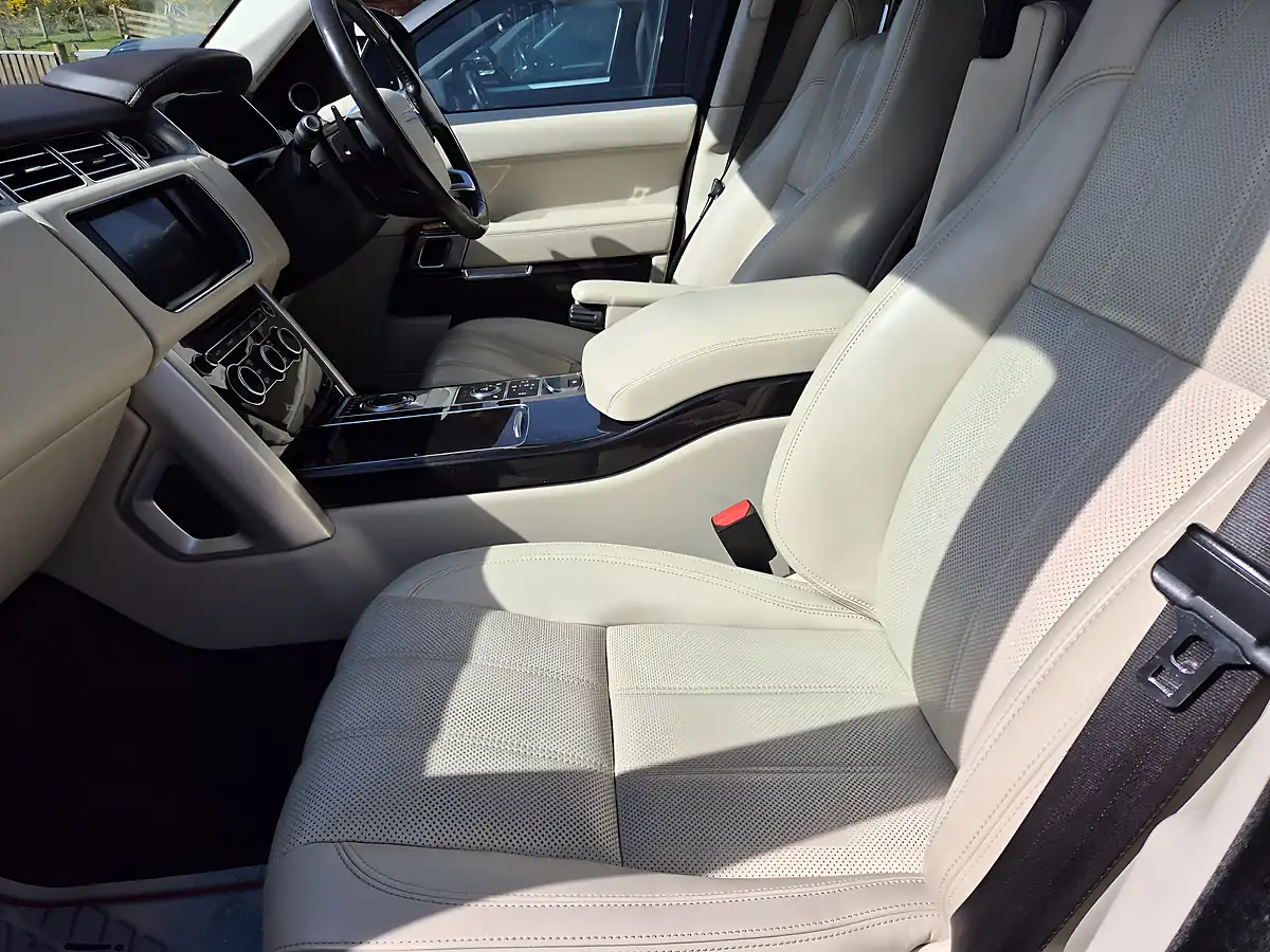 Used 2014 Land Rover Range Rover Vogue Grey - Interior and Exterior details 9