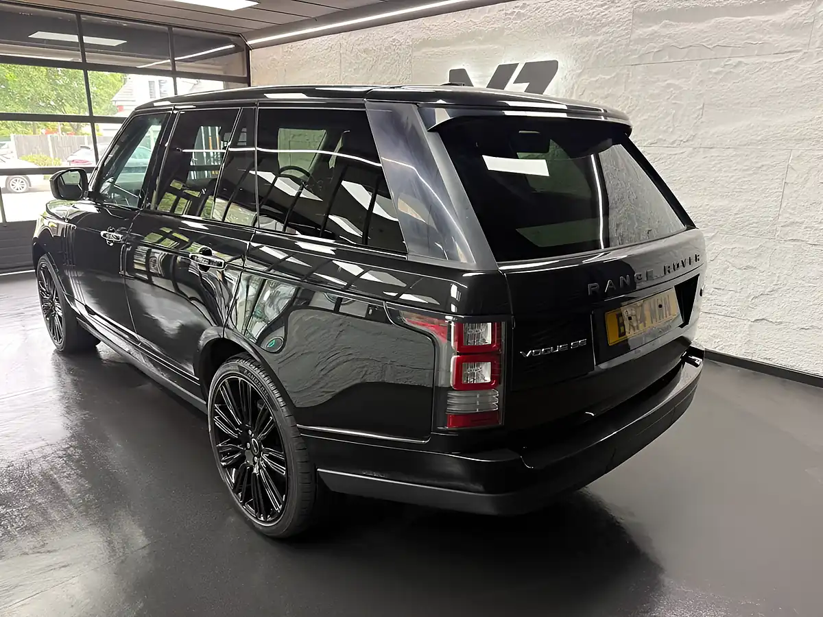 Used 2014 Land Rover Range Rover Vogue Santorini Black - Interior and Exterior details 16