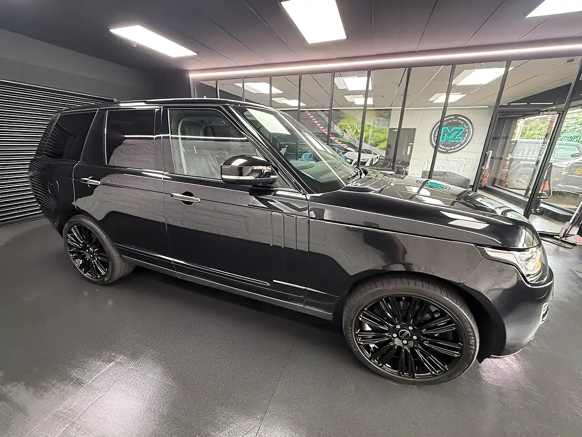 Used 2014 Land Rover Range Rover Vogue Santorini Black - Interior and Exterior details 18
