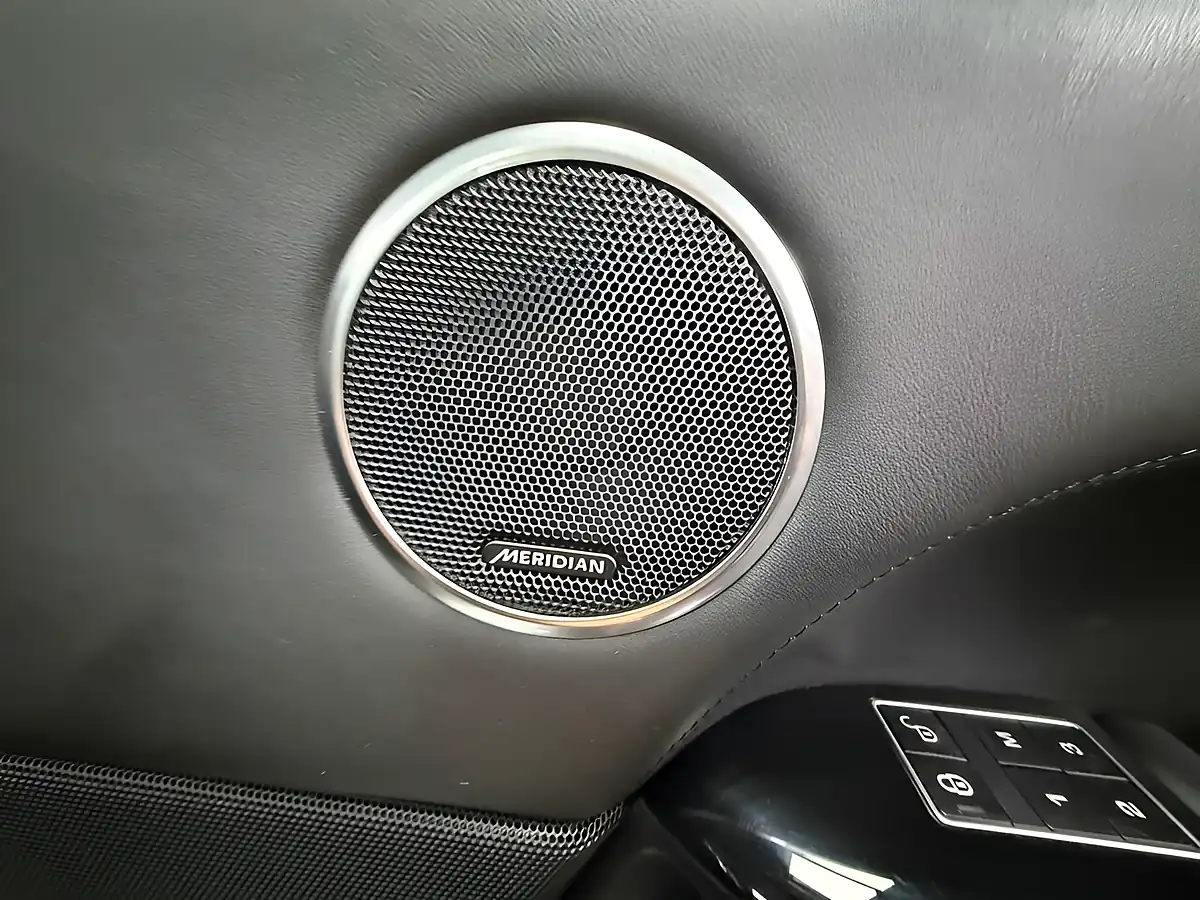 Used 2014 Land Rover Range Rover Vogue Santorini Black - Interior and Exterior details 20