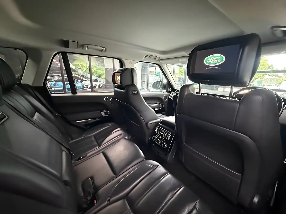Used 2014 Land Rover Range Rover Vogue Santorini Black - Interior and Exterior details 5