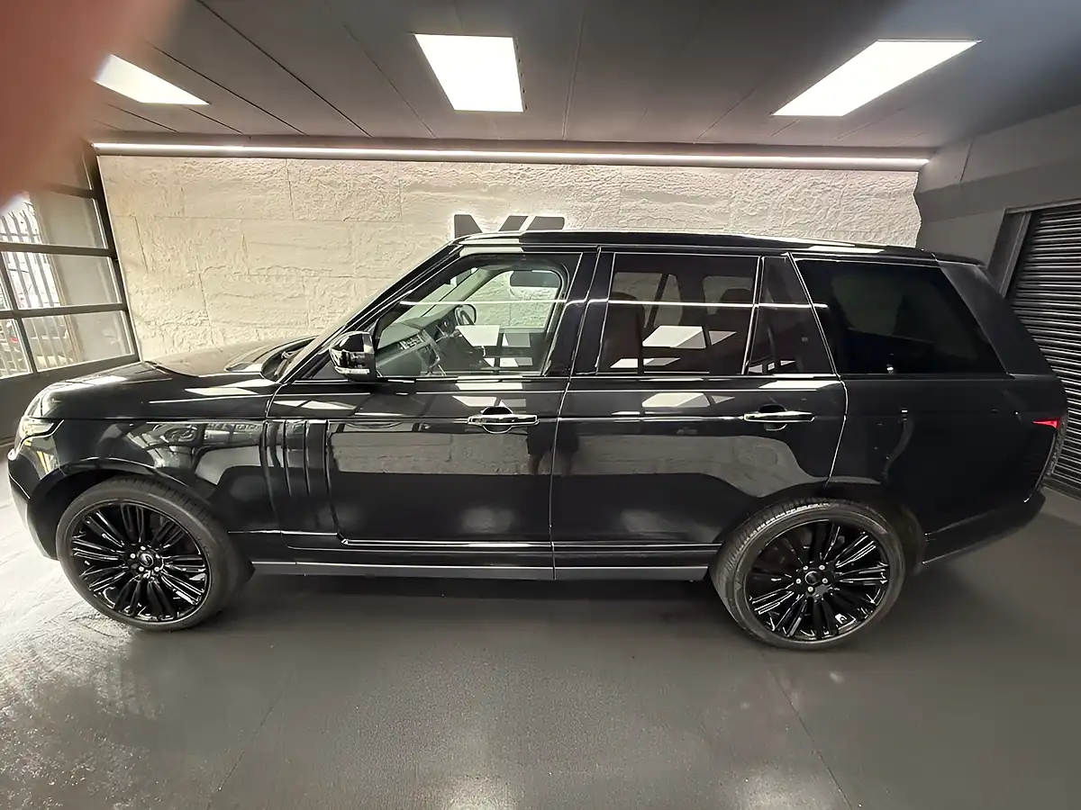 Used 2014 Land Rover Range Rover Vogue Santorini Black - Interior and Exterior details 8