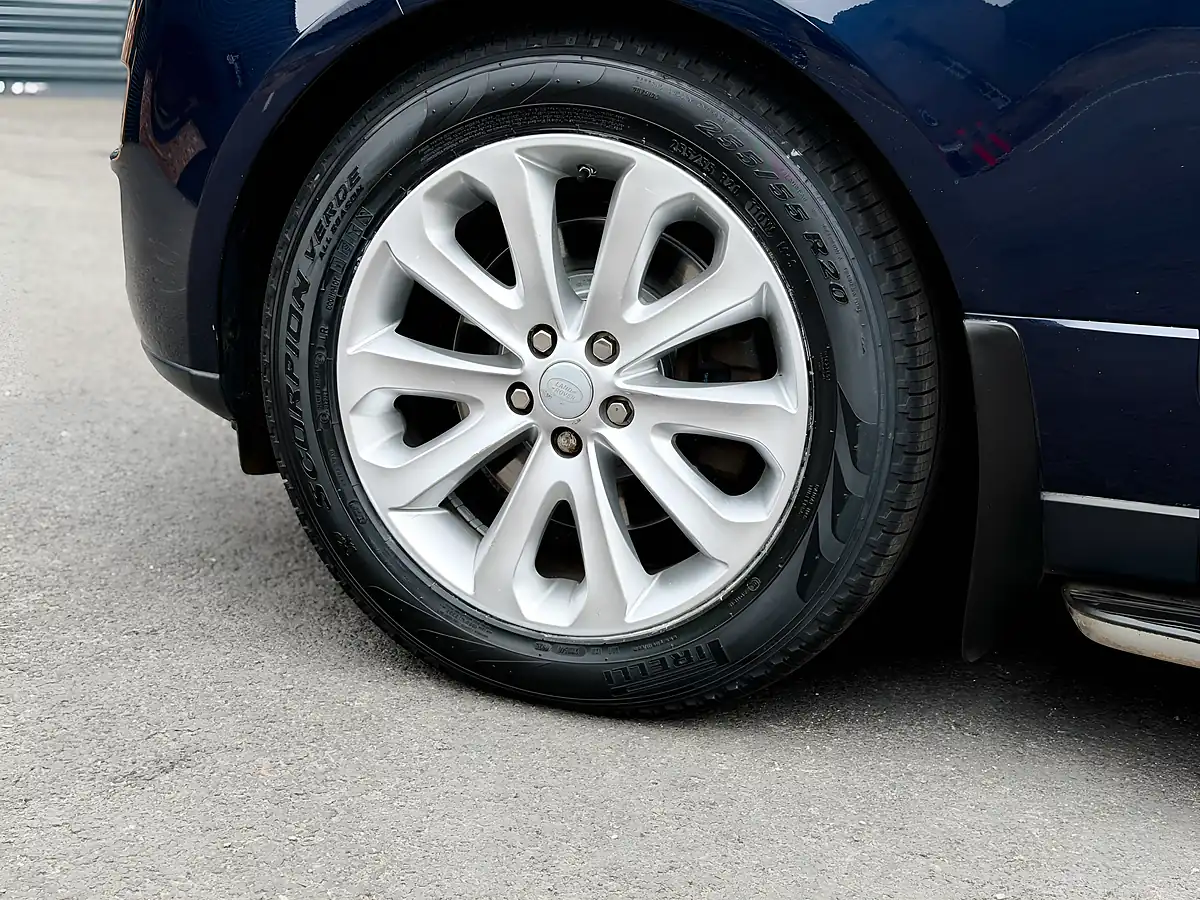 Used 2014 Land Rover Range Rover Vogue Se Blue - Interior and Exterior details 15