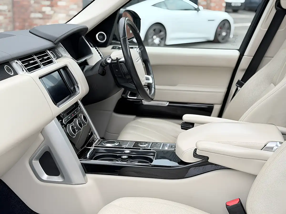 Used 2014 Land Rover Range Rover Vogue Se Blue - Interior and Exterior details 16