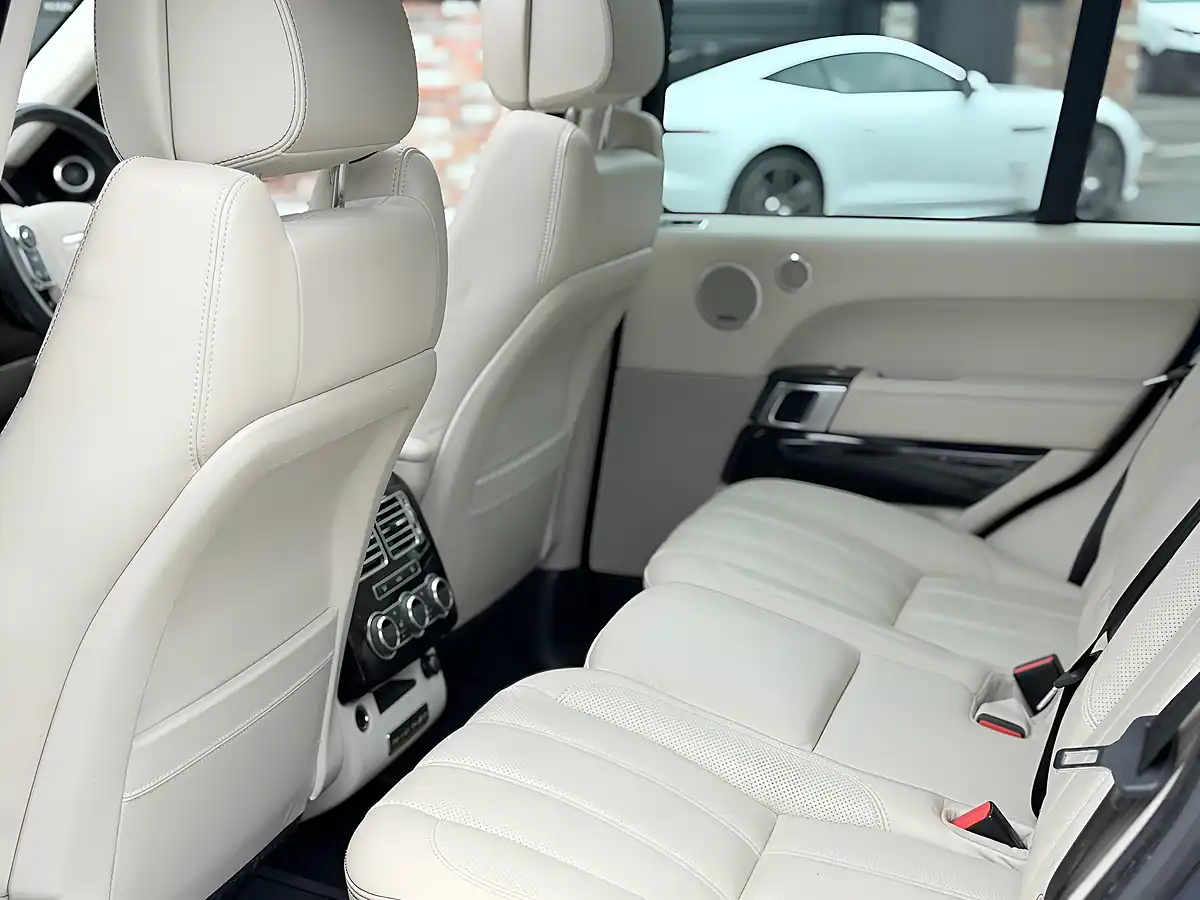 Used 2014 Land Rover Range Rover Vogue Se Blue - Interior and Exterior details 17
