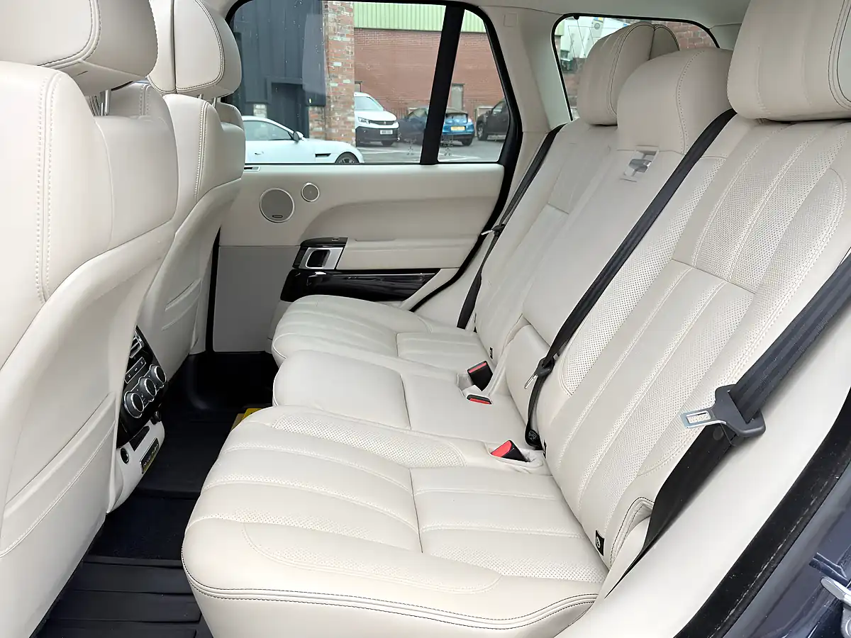 Used 2014 Land Rover Range Rover Vogue Se Blue - Interior and Exterior details 18