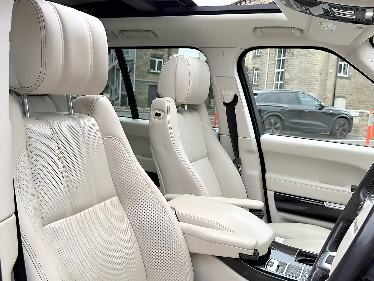 Used 2014 Land Rover Range Rover Vogue Se Blue - Interior and Exterior details 19