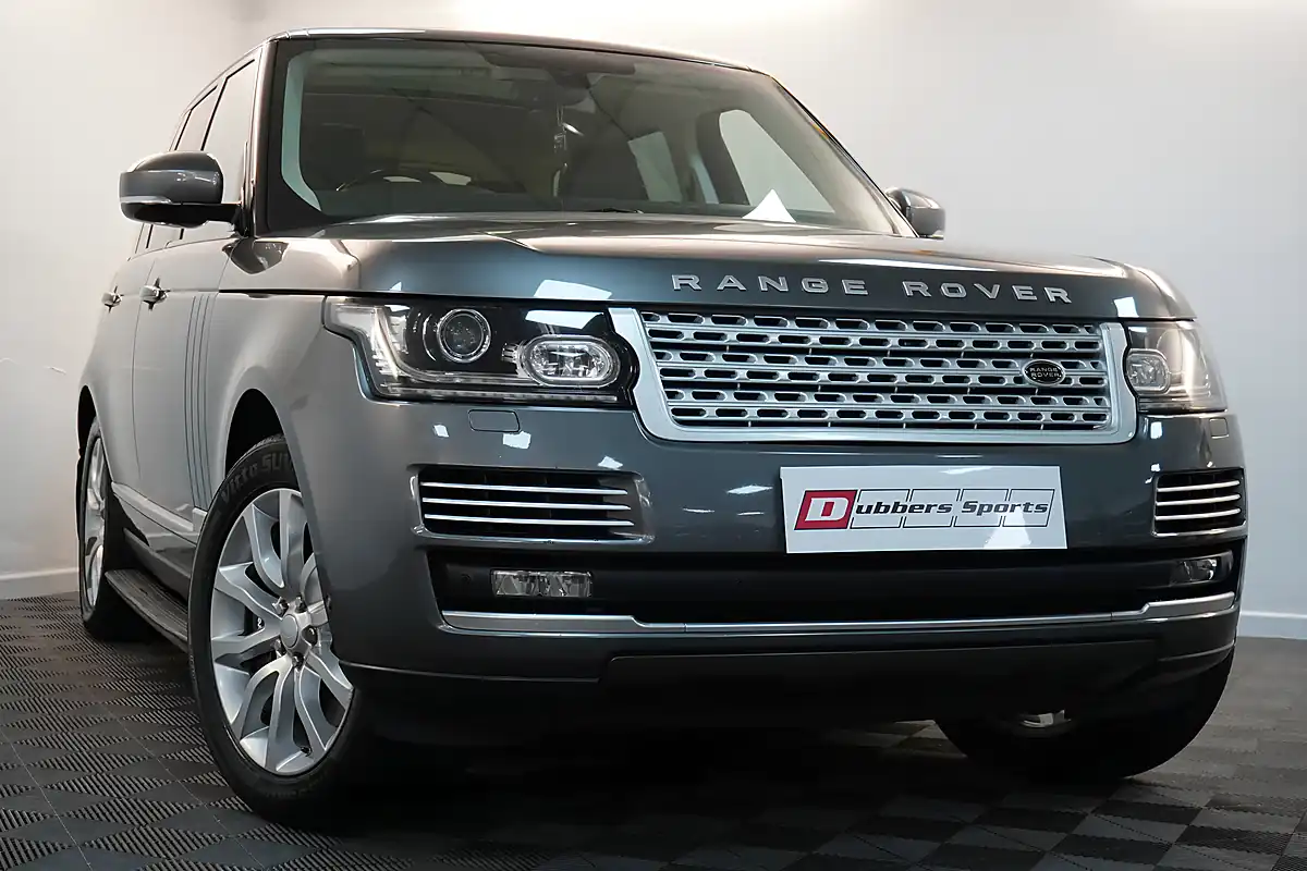Used 2014 Land Rover Range Rover Vogue Se Grey - Front View