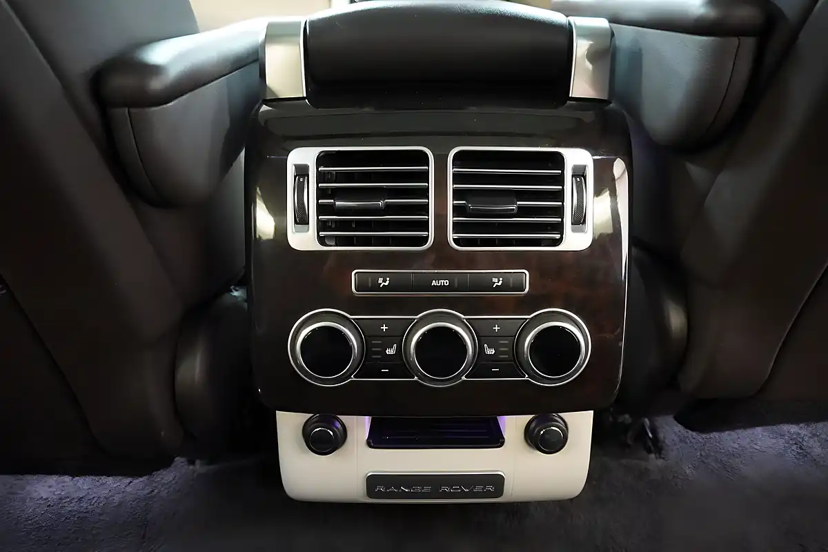 Used 2014 Land Rover Range Rover Vogue Se Grey - Interior and Exterior details 11
