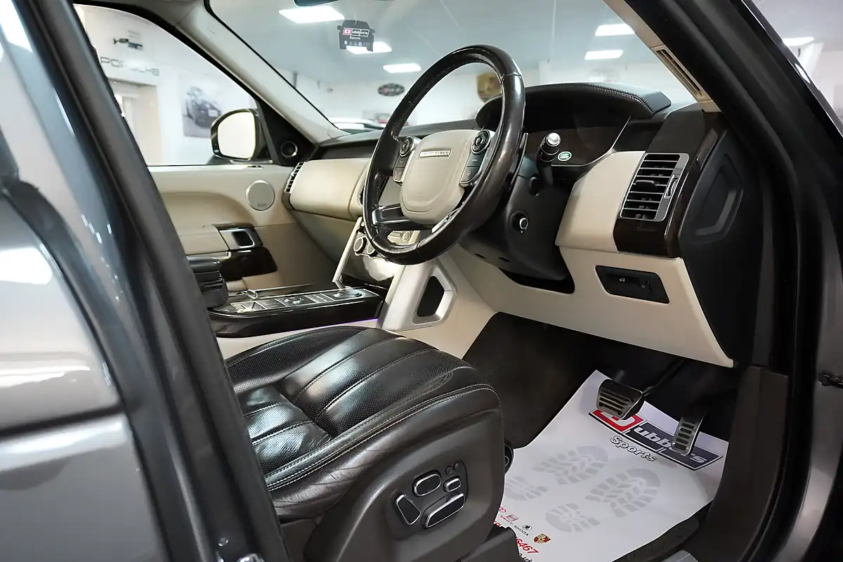 Used 2014 Land Rover Range Rover Vogue Se Grey - Interior and Exterior details 12