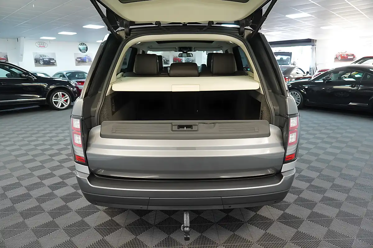 Used 2014 Land Rover Range Rover Vogue Se Grey - Interior and Exterior details 15