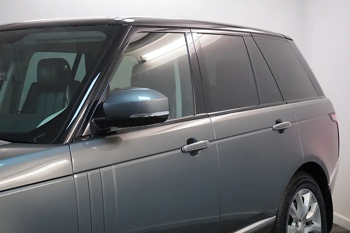 Used 2014 Land Rover Range Rover Vogue Se Grey - Interior and Exterior details 18