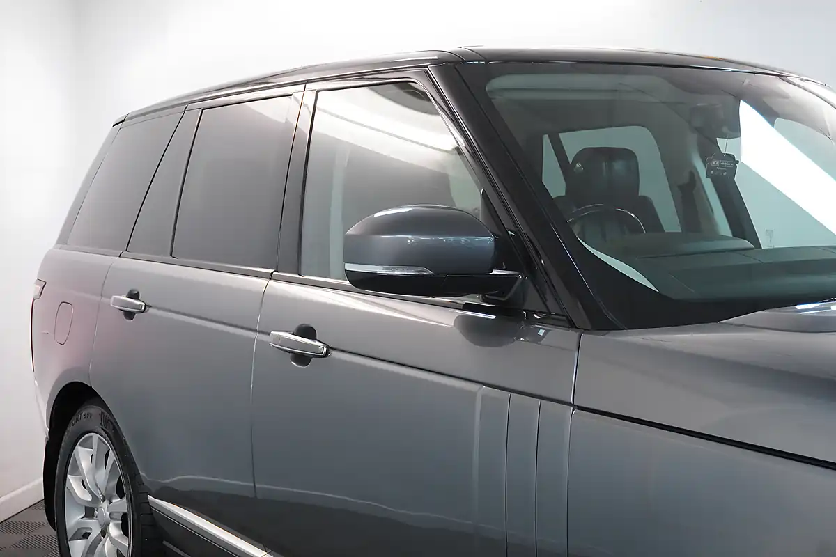 Used 2014 Land Rover Range Rover Vogue Se Grey - Interior and Exterior details 19