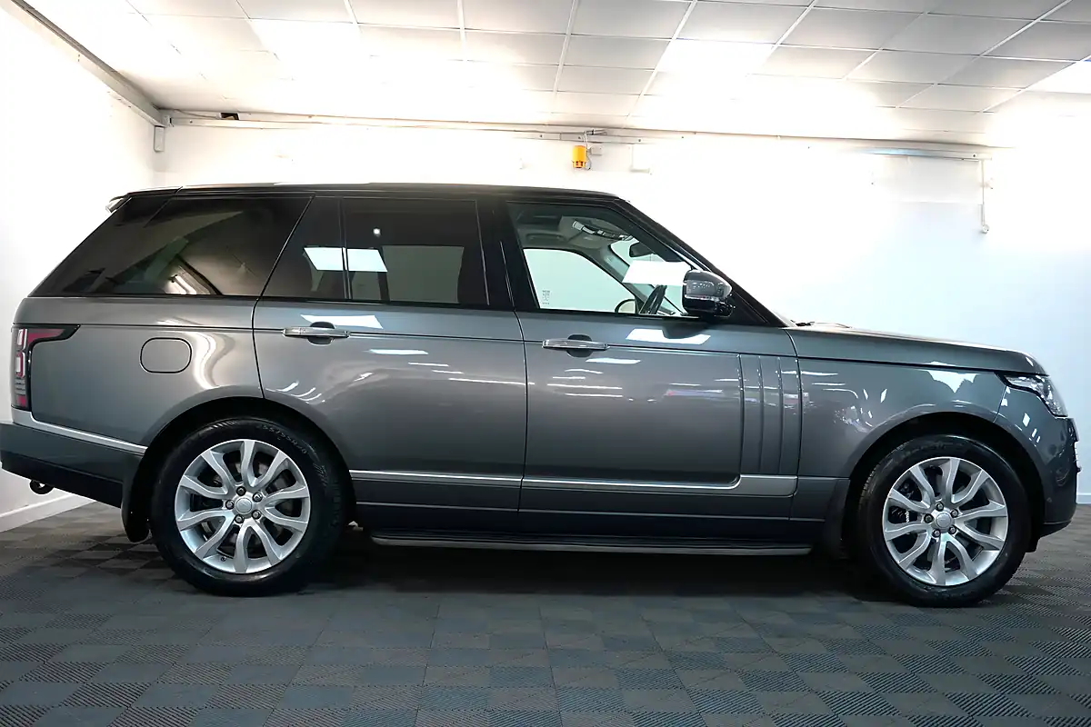 Used 2014 Land Rover Range Rover Vogue Se Grey - Interior and Exterior details 5